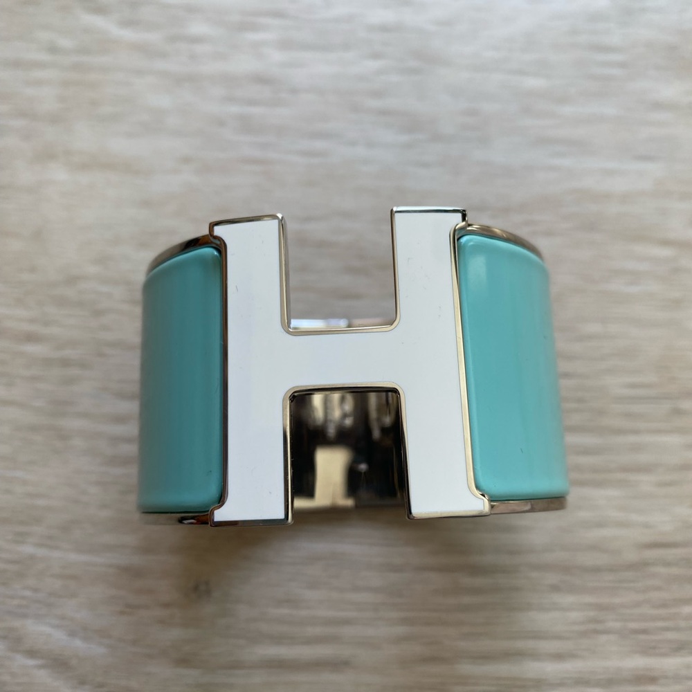 Extra Wide Vintage HERMES clic clac PM cuff. Drop dead gorgeous